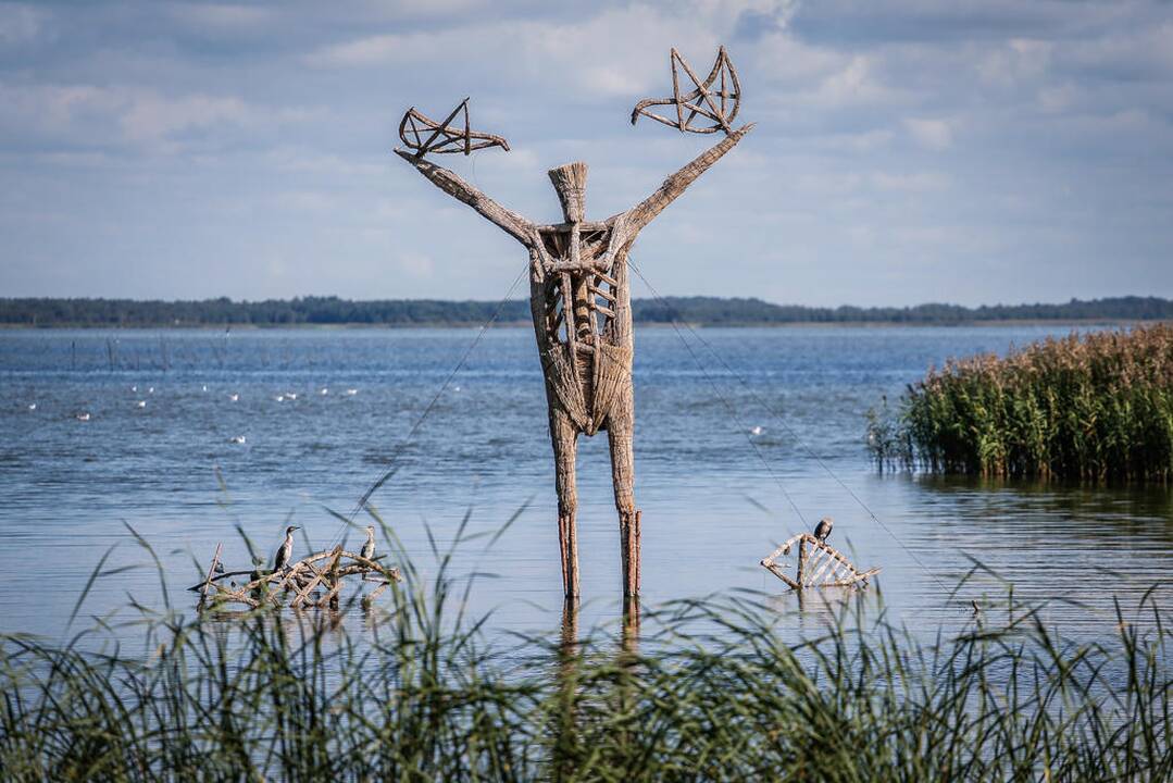 Šiaudinės skulptūros Gintaro įlankoje