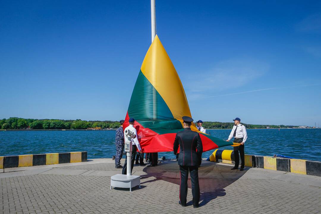 Karinių pajėgų kario ir karininko priesaikos cerenomija