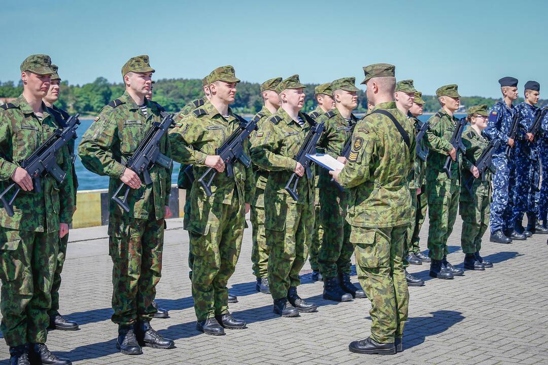 Karinių pajėgų kario ir karininko priesaikos cerenomija