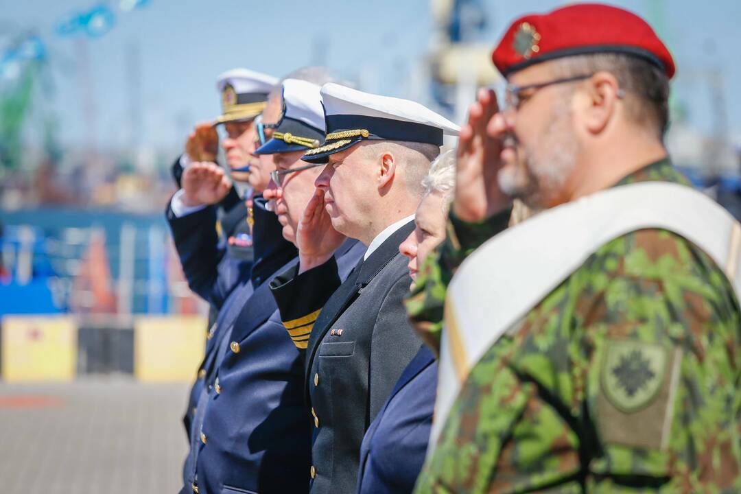 Karinių pajėgų kario ir karininko priesaikos cerenomija