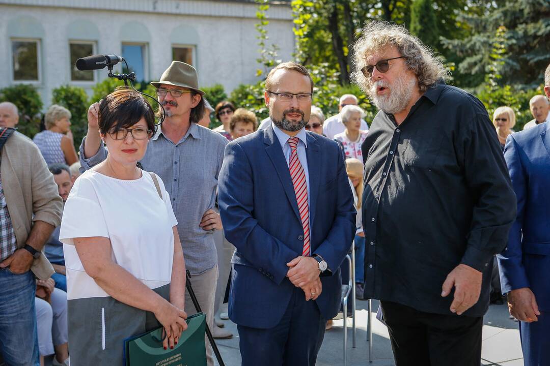 Atidengtas paminklas Vydūnui