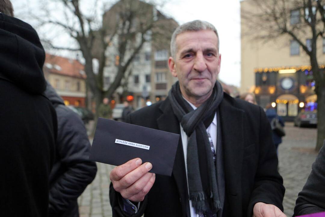 Antikorupcijos akcija teatro aikštėje