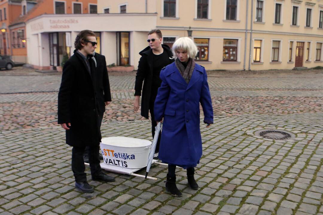 Antikorupcijos akcija teatro aikštėje