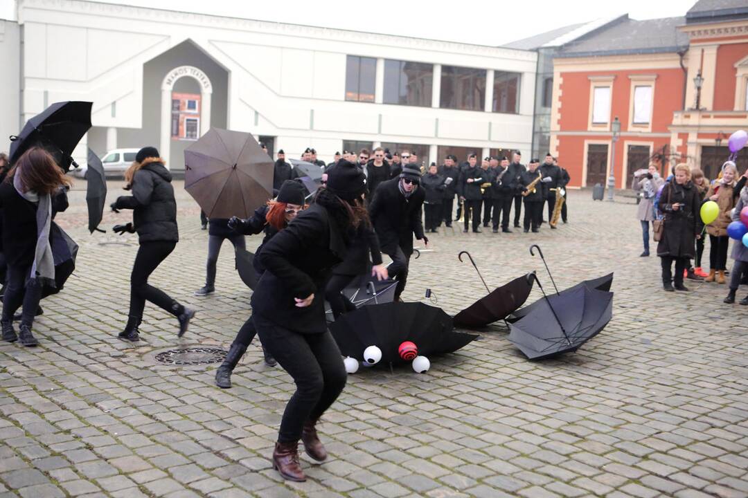 Antikorupcijos akcija teatro aikštėje