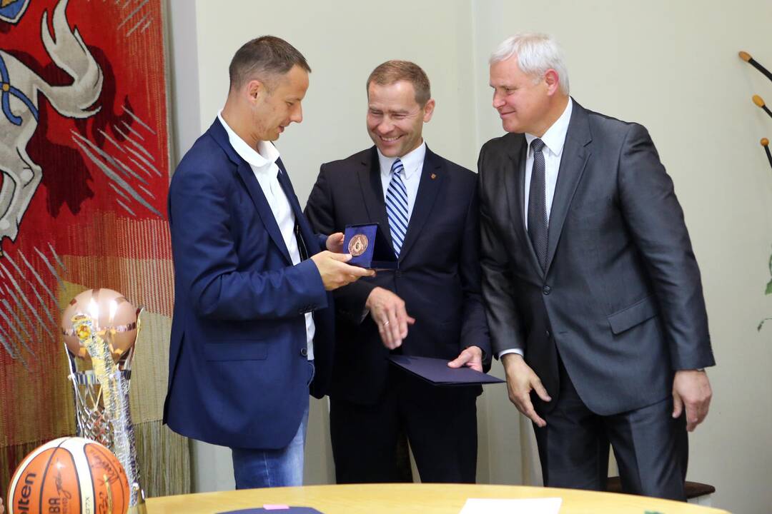 Meras pasveikino "Neptūno" komandą