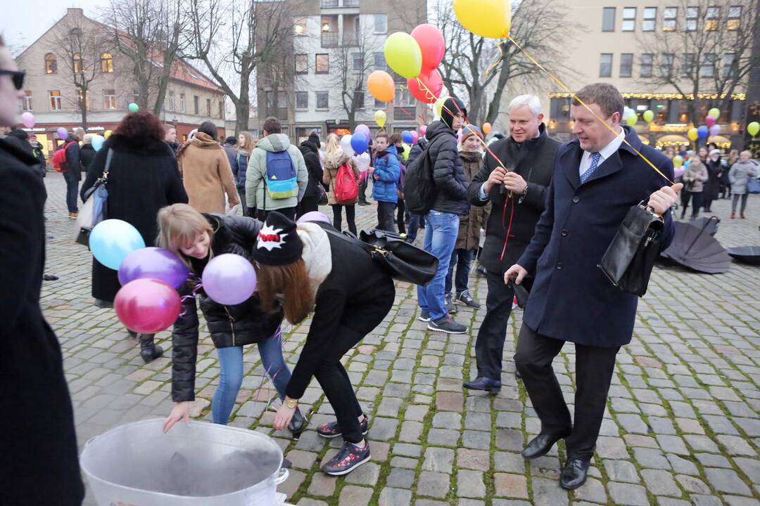 Antikorupcijos akcija teatro aikštėje