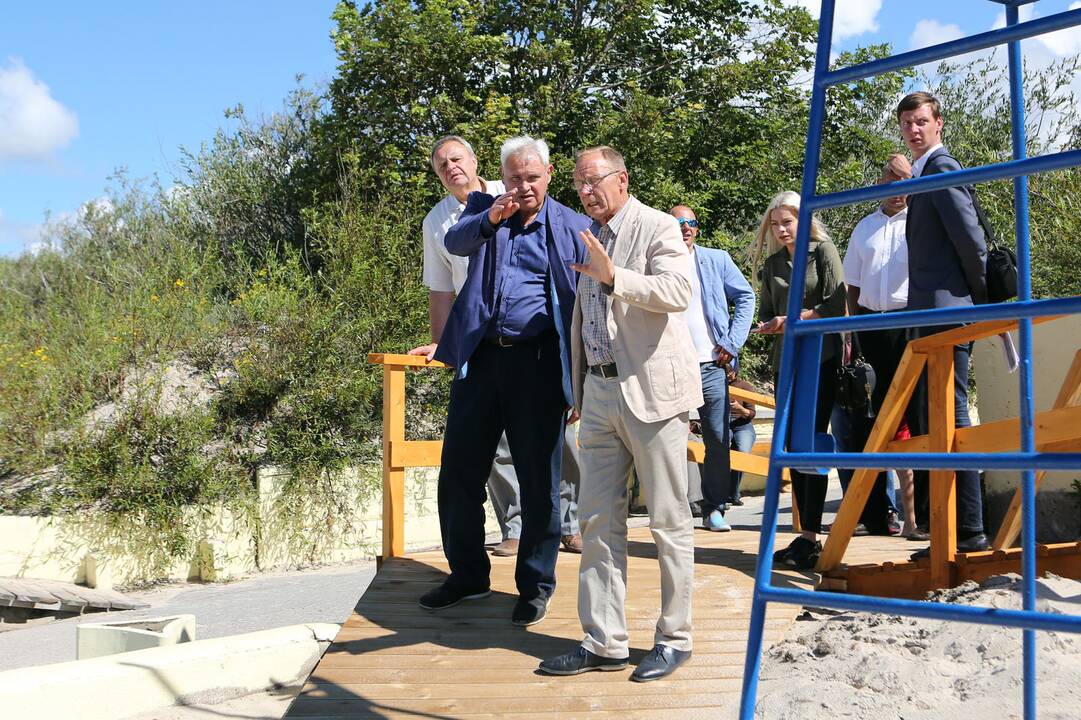 Meras apžiūrėjo apžvalgos aikštelę