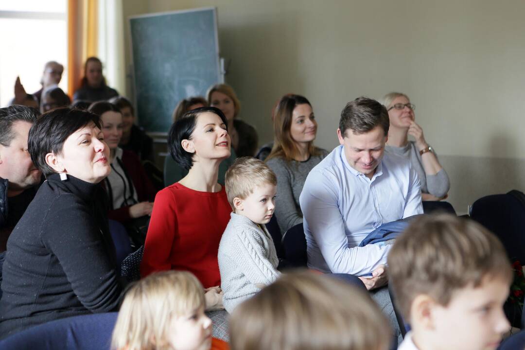 Menininkų pasirodymas moksleiviams