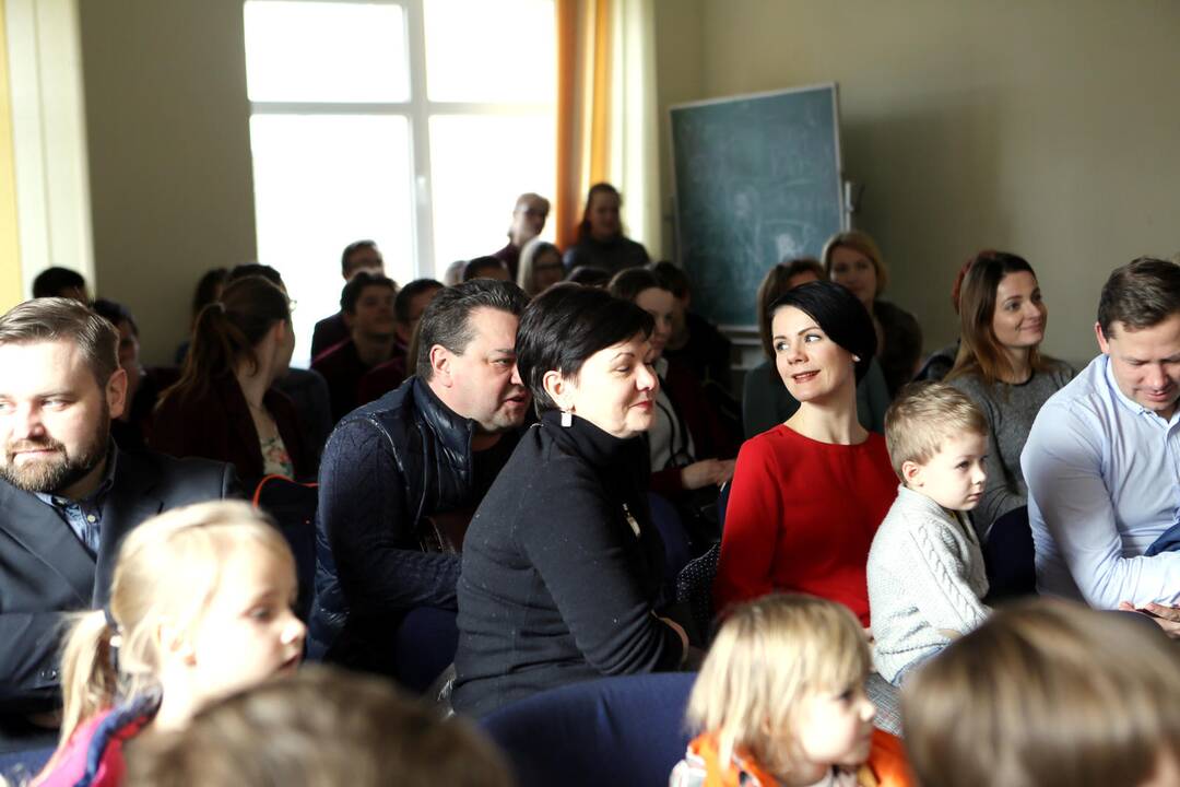 Menininkų pasirodymas moksleiviams