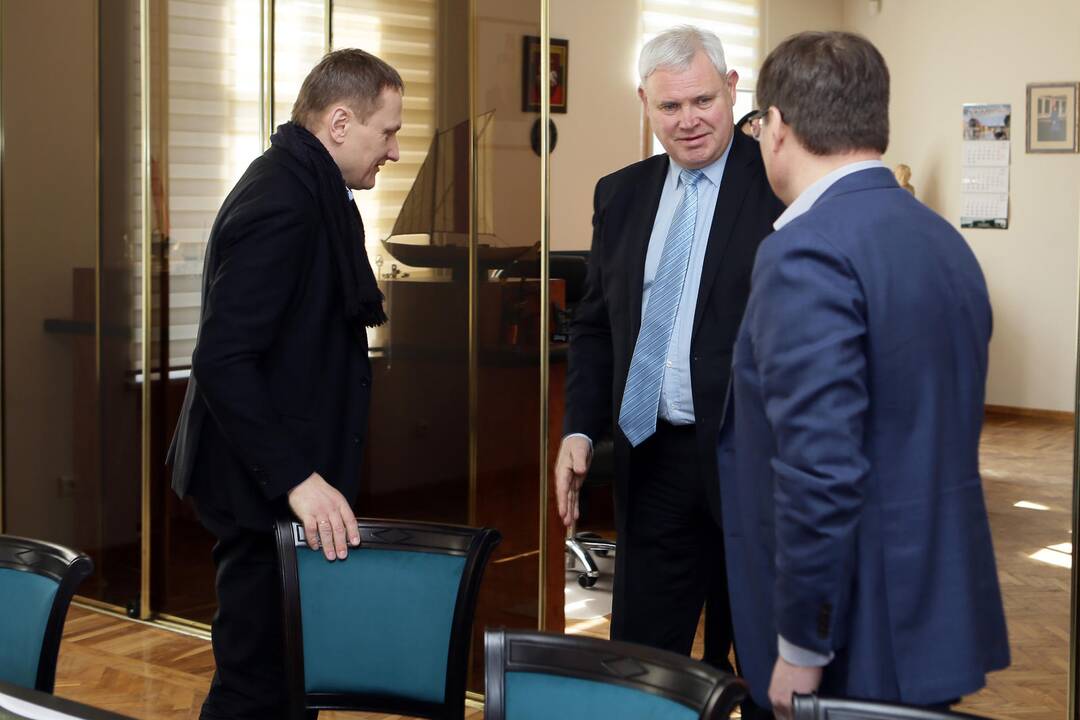 Susitikimas dėl statomų naujų sporto salių