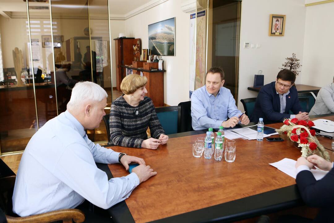 Susitikimas dėl statomų naujų sporto salių