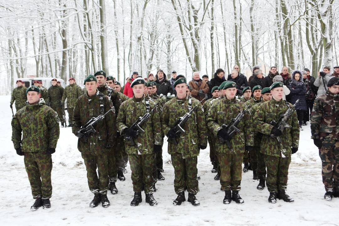 Žuvusiųjų pagerbimo ceremoniją prie paminklo 1923 m. sukilimo dalyviams