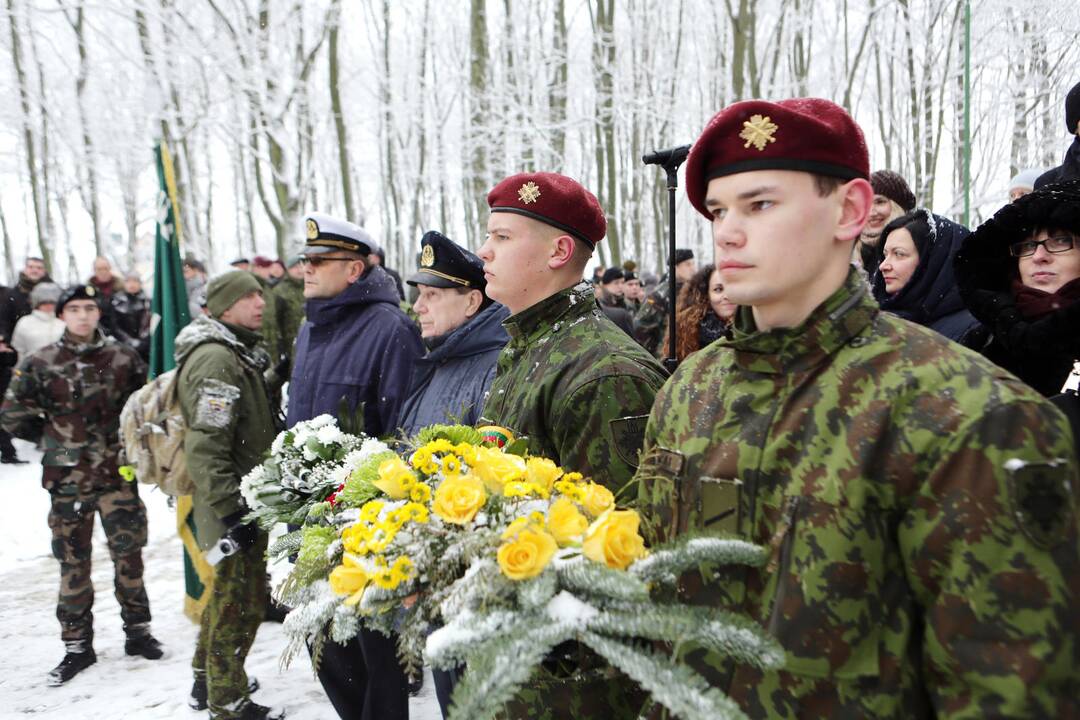 Žuvusiųjų pagerbimo ceremoniją prie paminklo 1923 m. sukilimo dalyviams