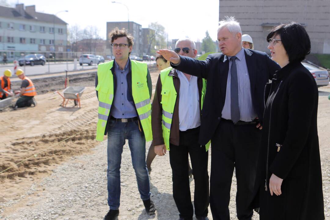 Meras apžiūrėjo aikštelės ir piliavietės darbus