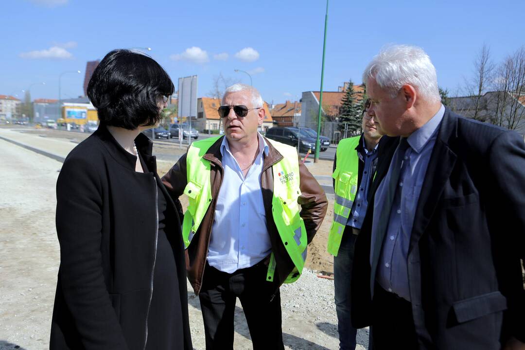 Meras apžiūrėjo aikštelės ir piliavietės darbus