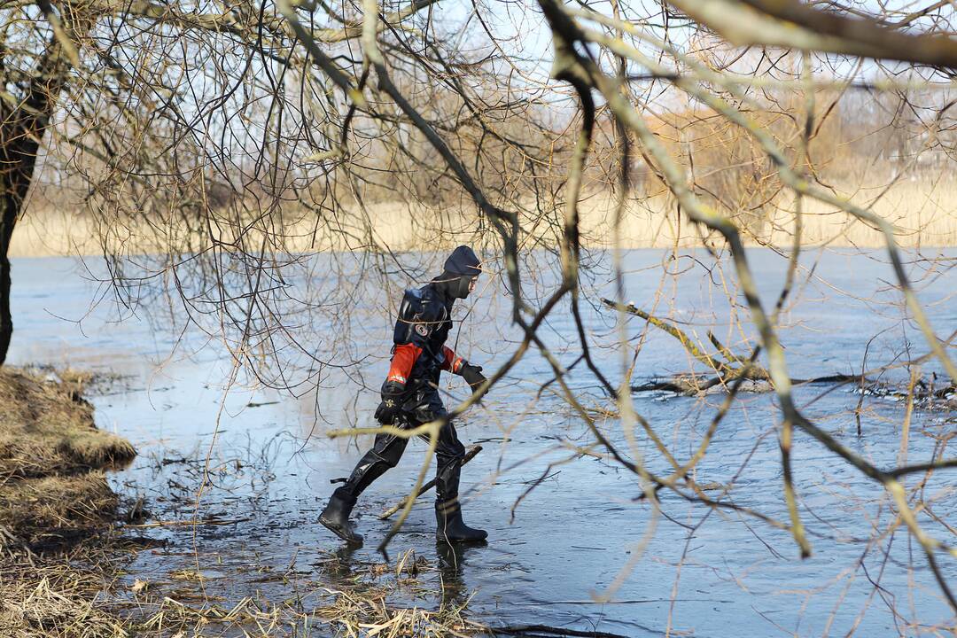 Ugniagesių pamoka ant ledo