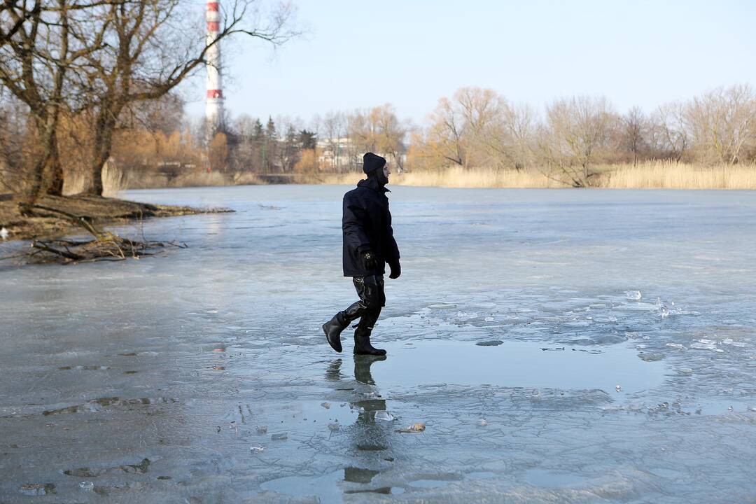 Ugniagesių pamoka ant ledo