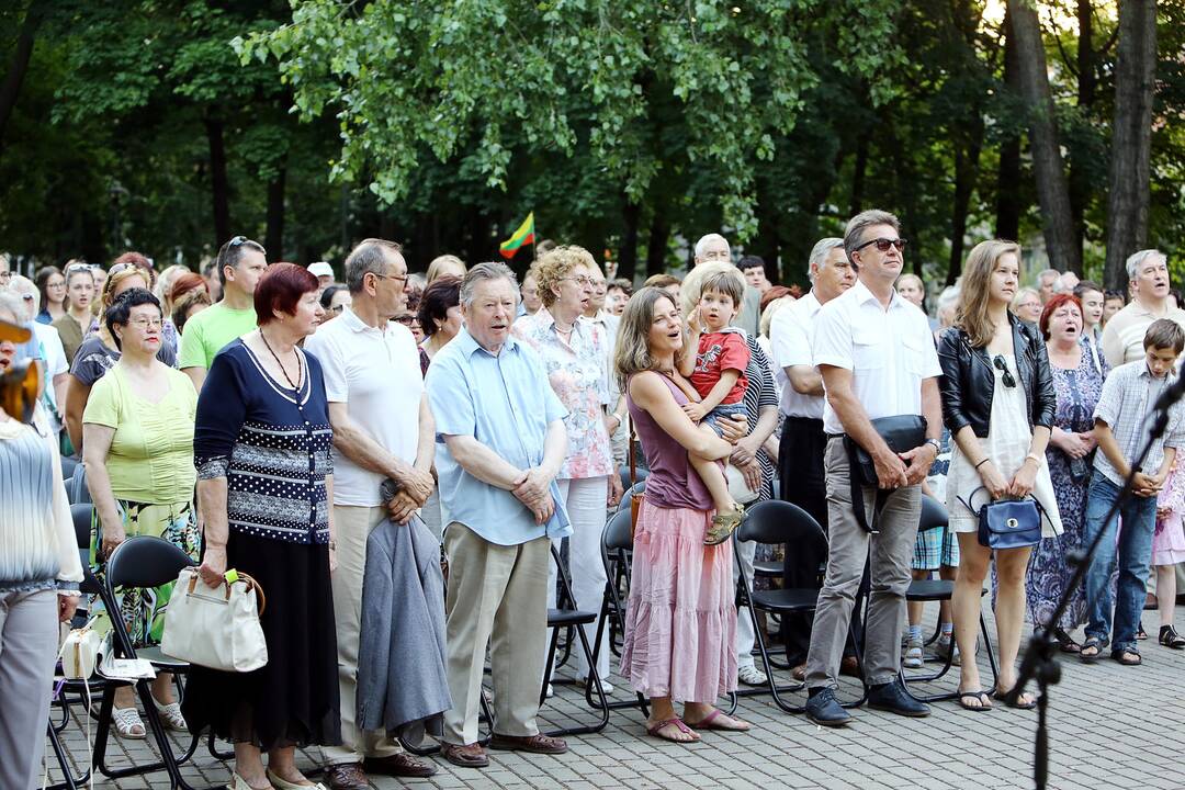 Sugiedoti „Tautišką giesmę"