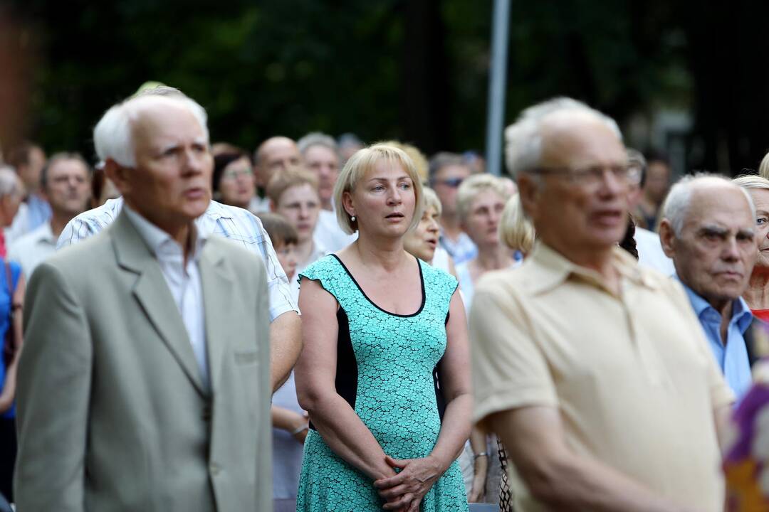 Sugiedoti „Tautišką giesmę"