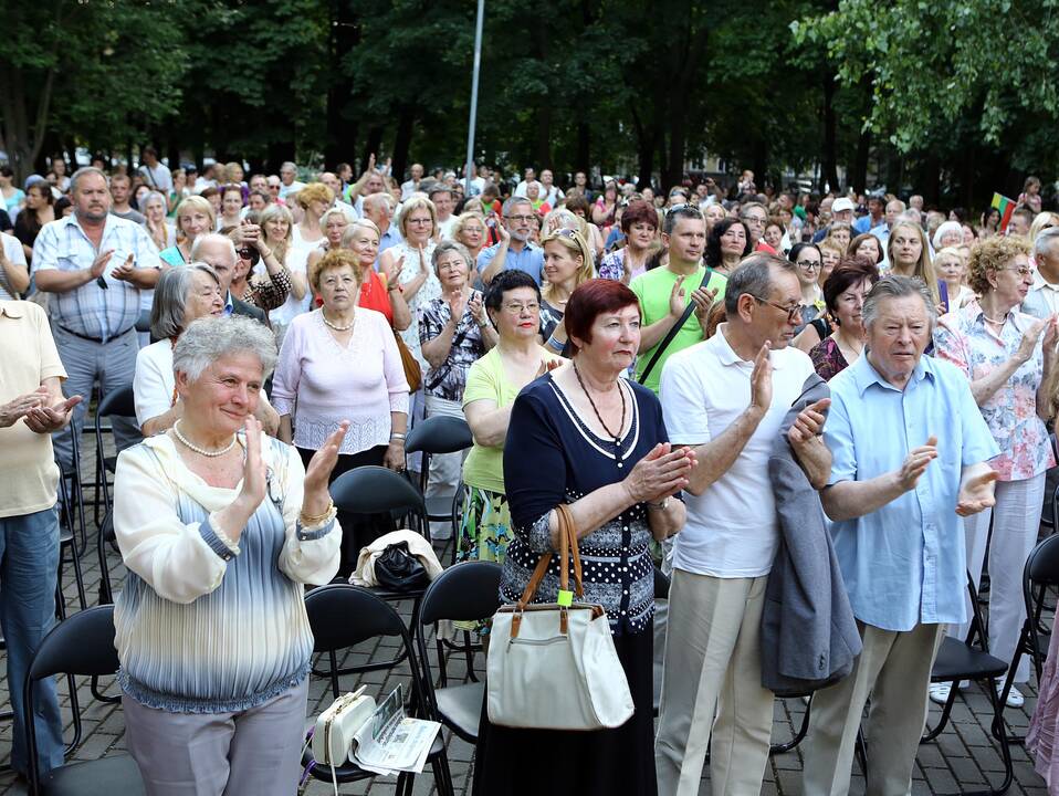 Sugiedoti „Tautišką giesmę"