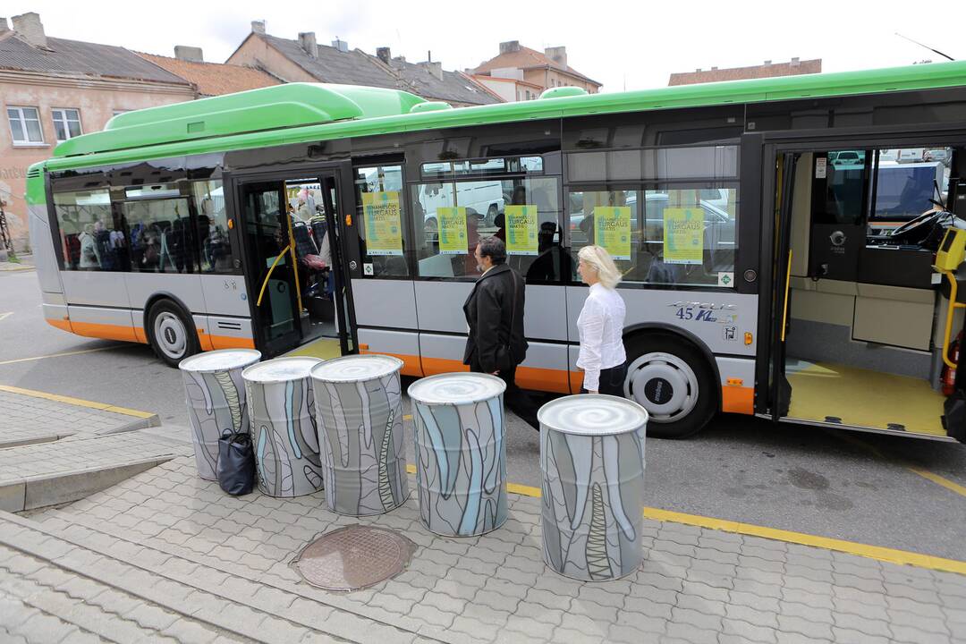 Jaunimo teatras papuošė autobusą