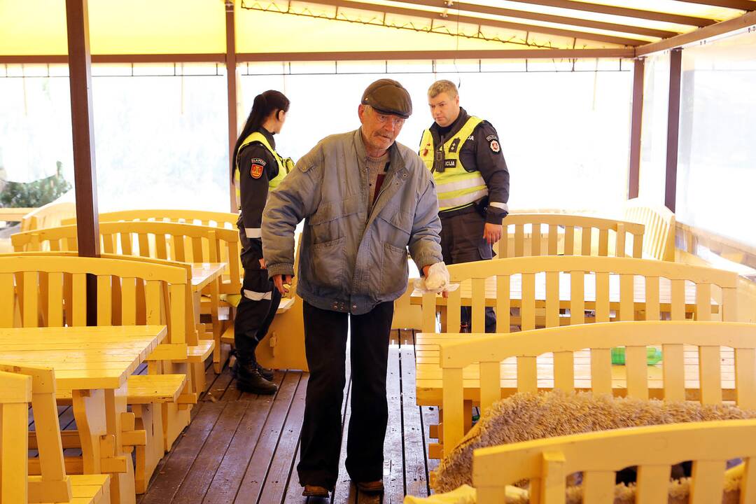 Benamių buveinė - lauko kavinė