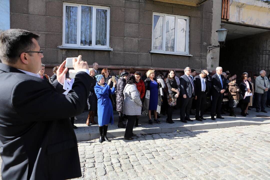 Klaipėdoje atidengta lenta Izraelio vėliavos autoriui