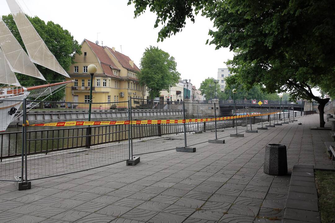 Įgriuvusi Dangės krantinė 