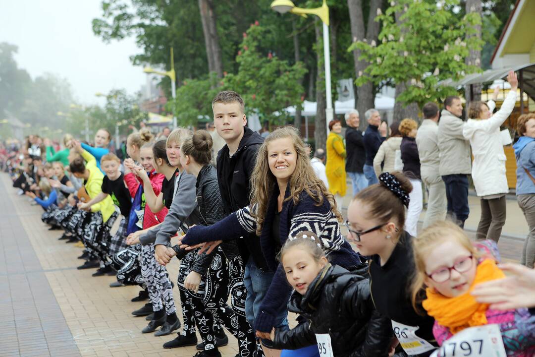 Palangoje pasiektas linijinio šokio rekordas