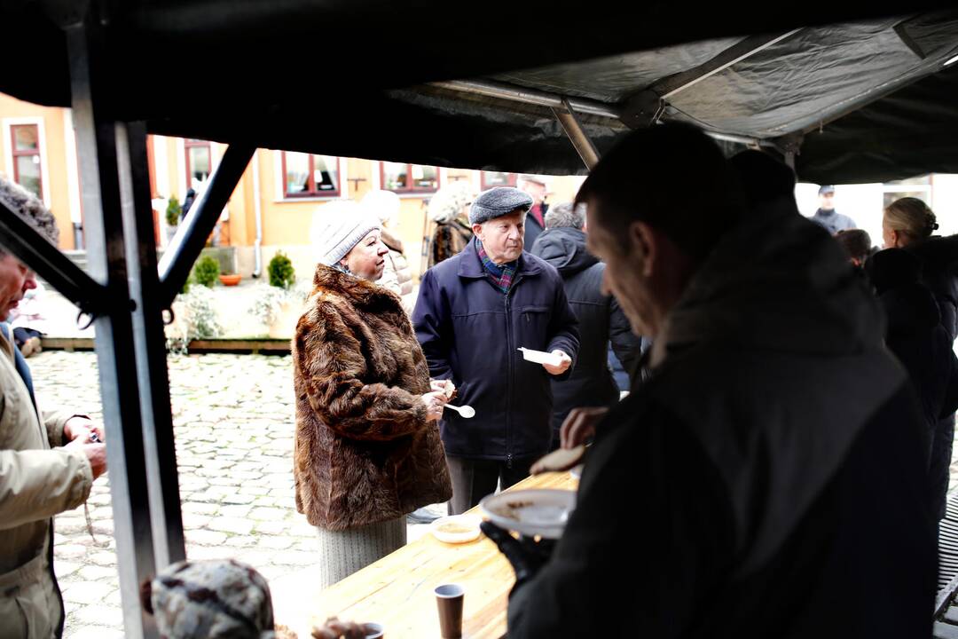 Klaipėdiečius vaišino žuviene