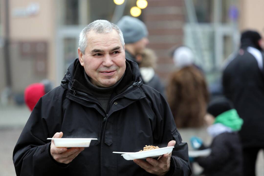 Klaipėdiečius vaišino žuviene