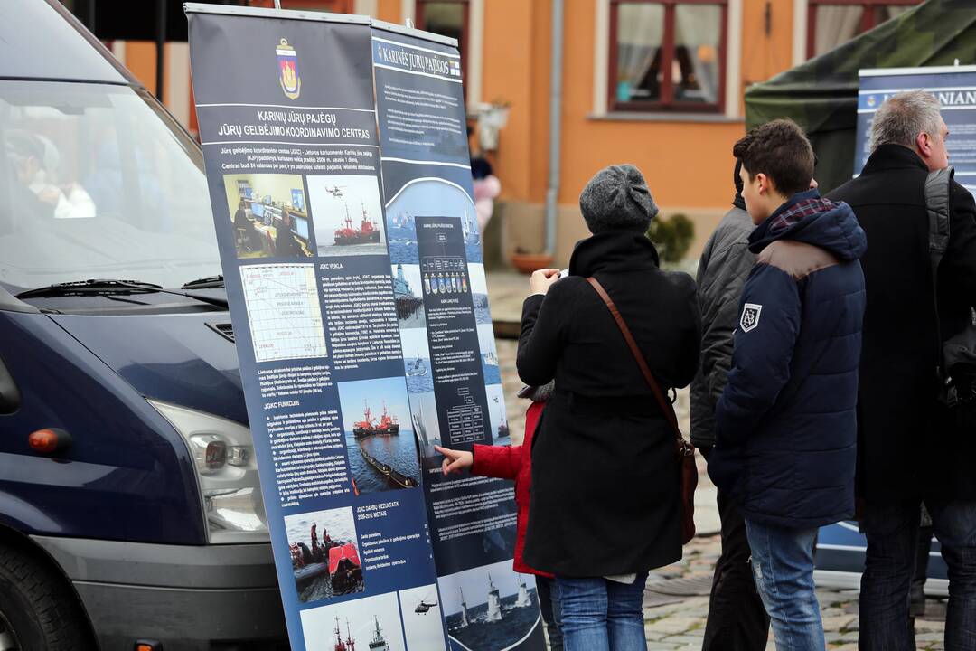 Klaipėdiečius vaišino žuviene