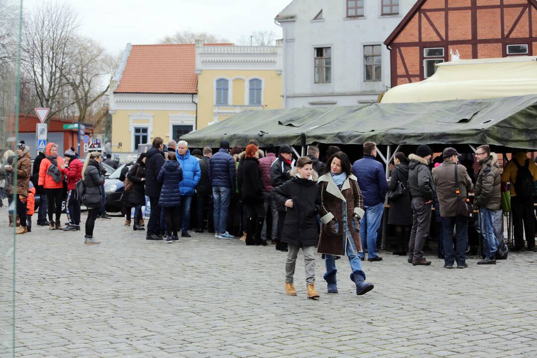 Klaipėdiečius vaišino žuviene