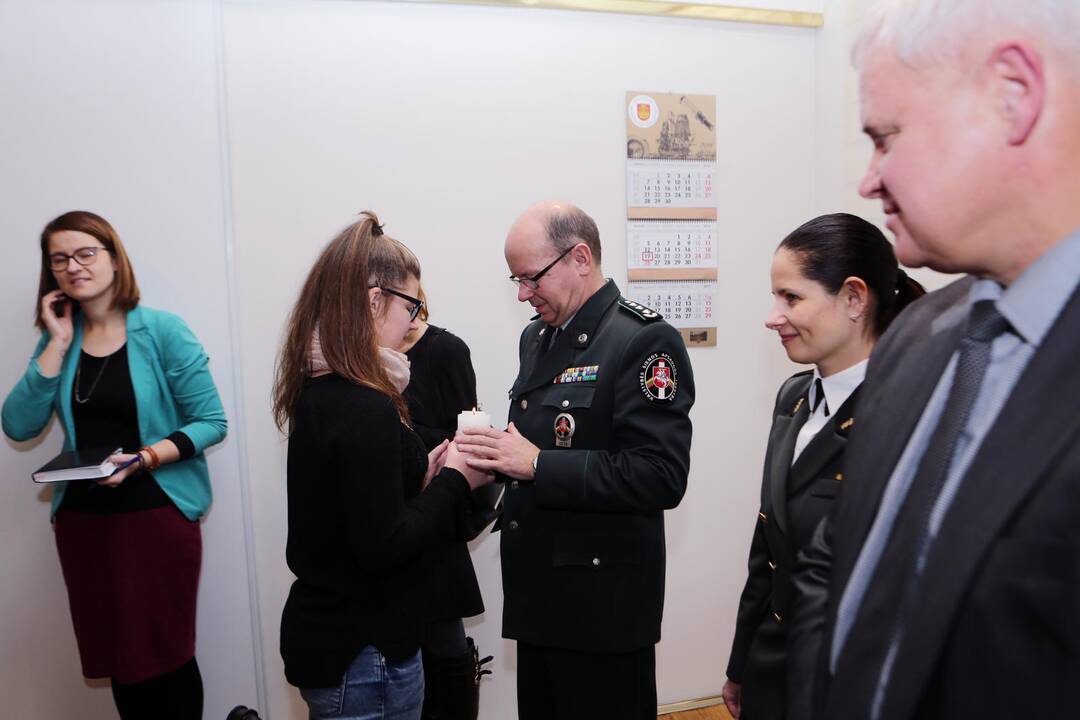 Skautai įteikė merui Betliejaus taikos ugnį