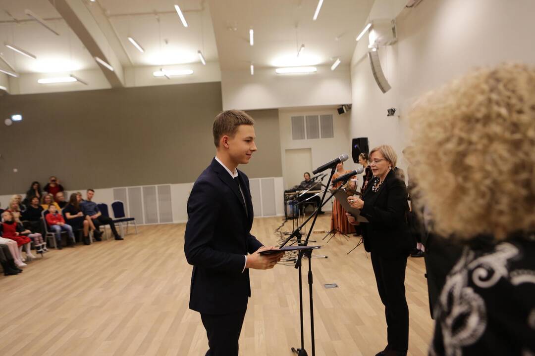 Apdovanoti geriausi Klaipėdos moksleiviai