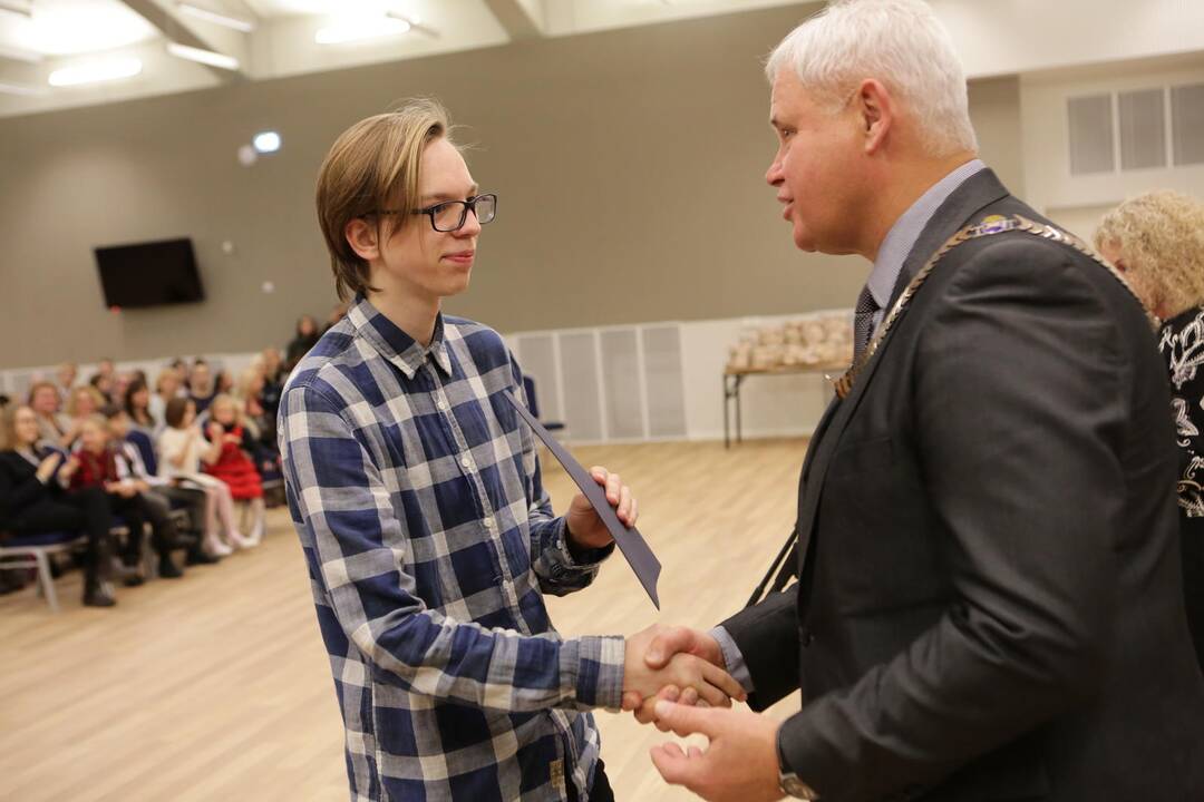 Apdovanoti geriausi Klaipėdos moksleiviai