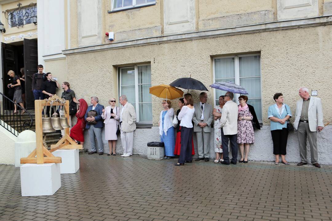 Duris atvėrė Menų Akademija