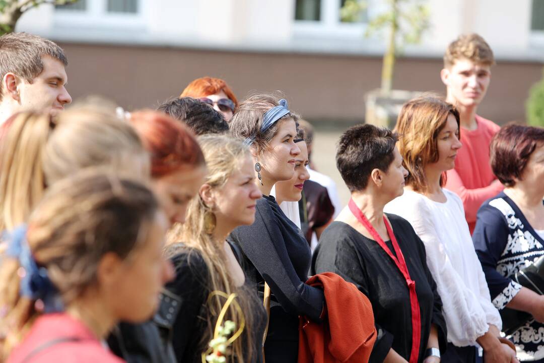 Duris atvėrė Menų Akademija