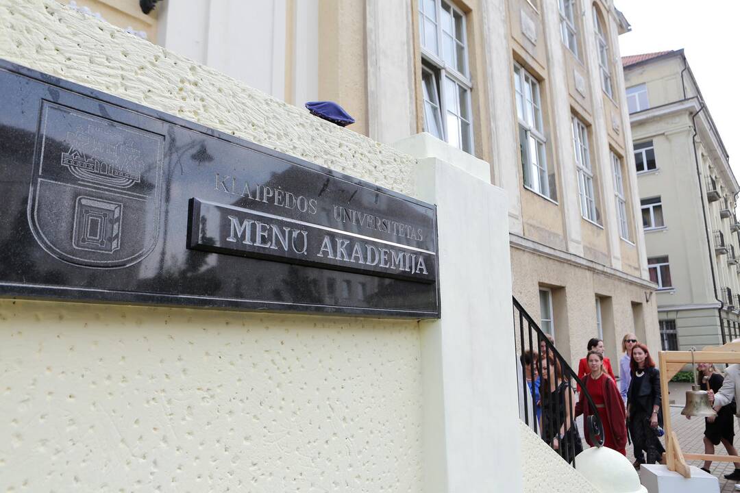 Duris atvėrė Menų Akademija