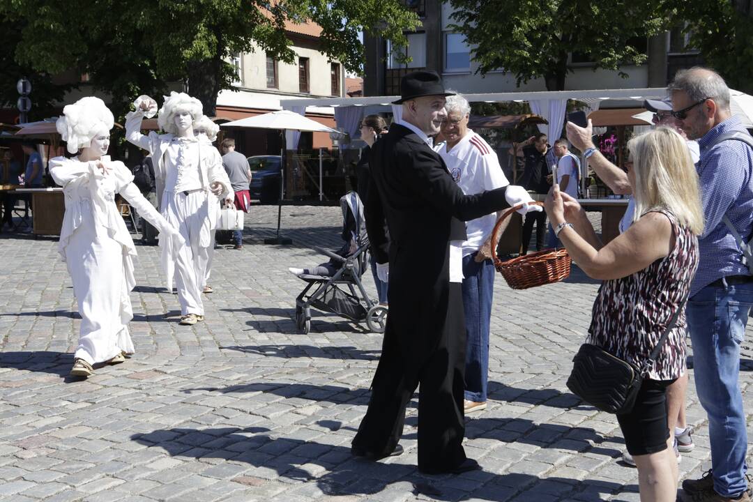 Žvejų rūmai mini 40-metį: gatvėmis keliavo šventinis konvojus