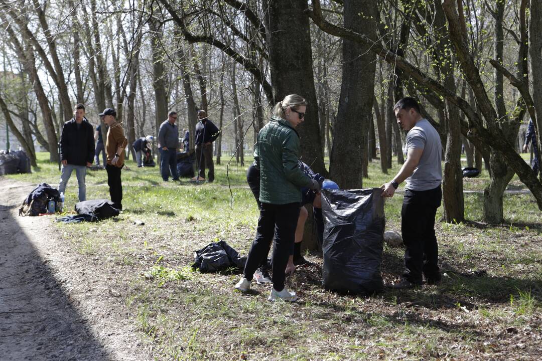 Uostamiestyje JAV kariai tvarkė aplinką