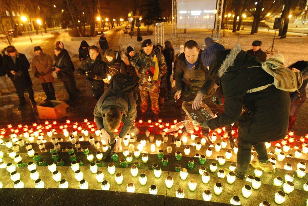 Žvakelių uždegimo akcija "Vienybės laiptai"