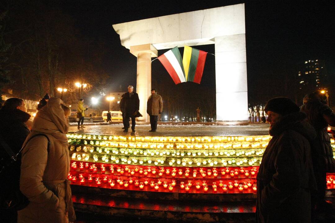 Žvakelių uždegimo akcija "Vienybės laiptai"