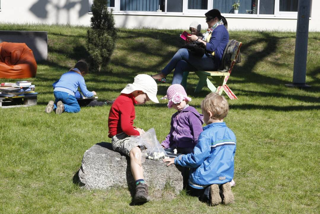 Meno dirbtuvės uostamiesčio bibliotekos kiemelyje