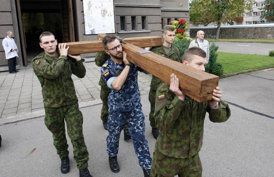 Nešdami kryžių kariai nužygiuos iš Klaipėdos į Kryžių kalną