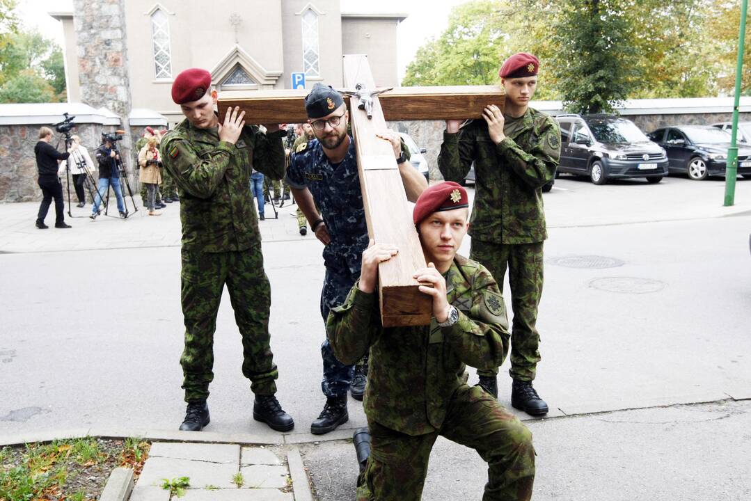 Nešdami kryžių kariai nužygiuos iš Klaipėdos į Kryžių kalną