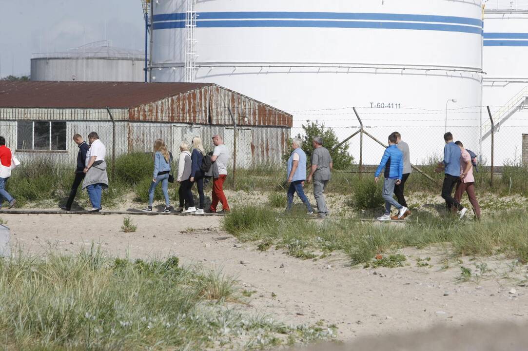 Sekmadienį pavakarį klaipėdiečiai laiką leido prie jūros