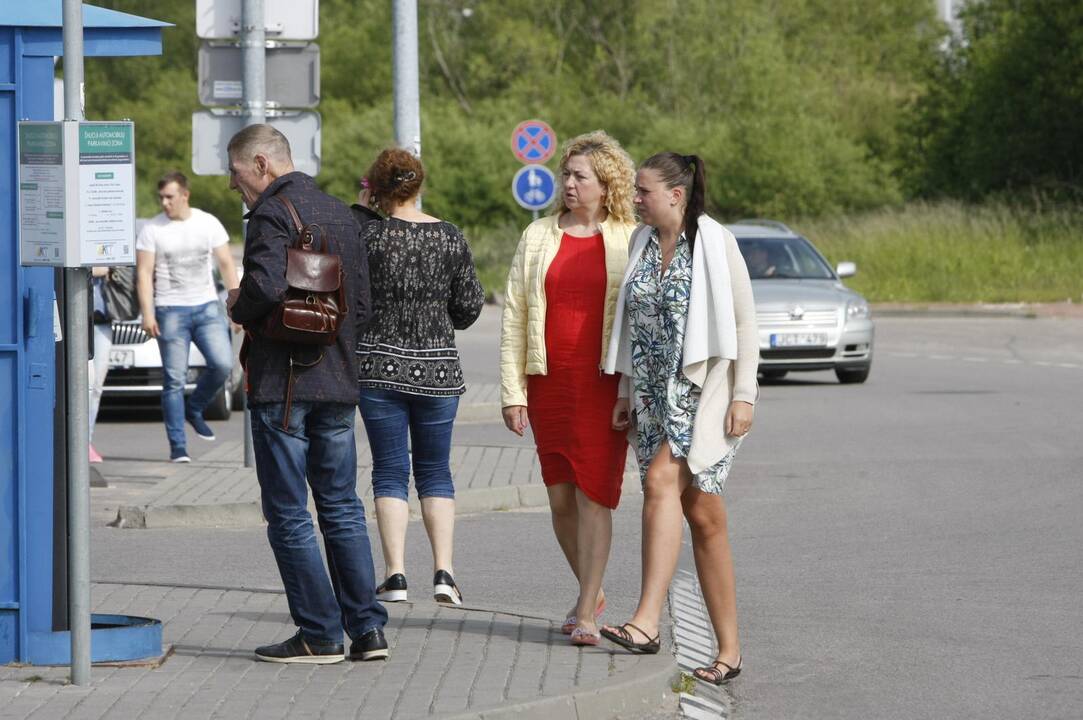 Sekmadienį pavakarį klaipėdiečiai laiką leido prie jūros