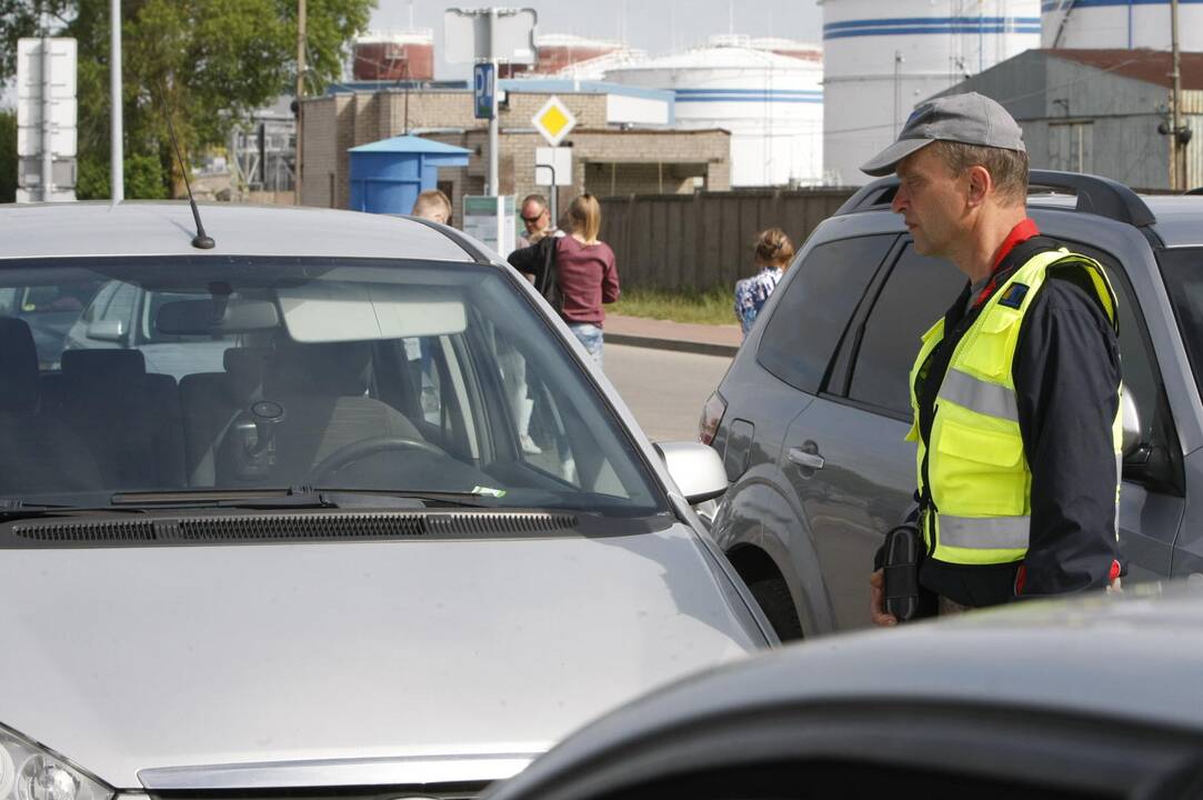 Sekmadienį pavakarį klaipėdiečiai laiką leido prie jūros