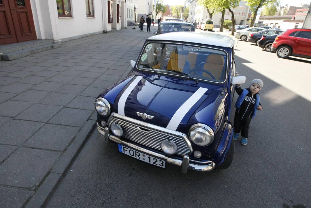 Senovinių automobilių paradas 
